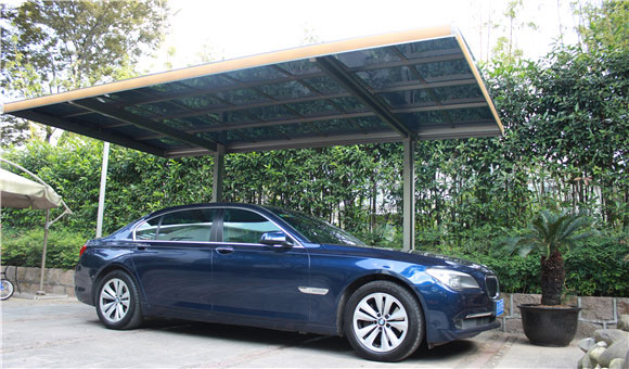 至尊卡爾的車棚和雨棚材料是一樣的嗎？