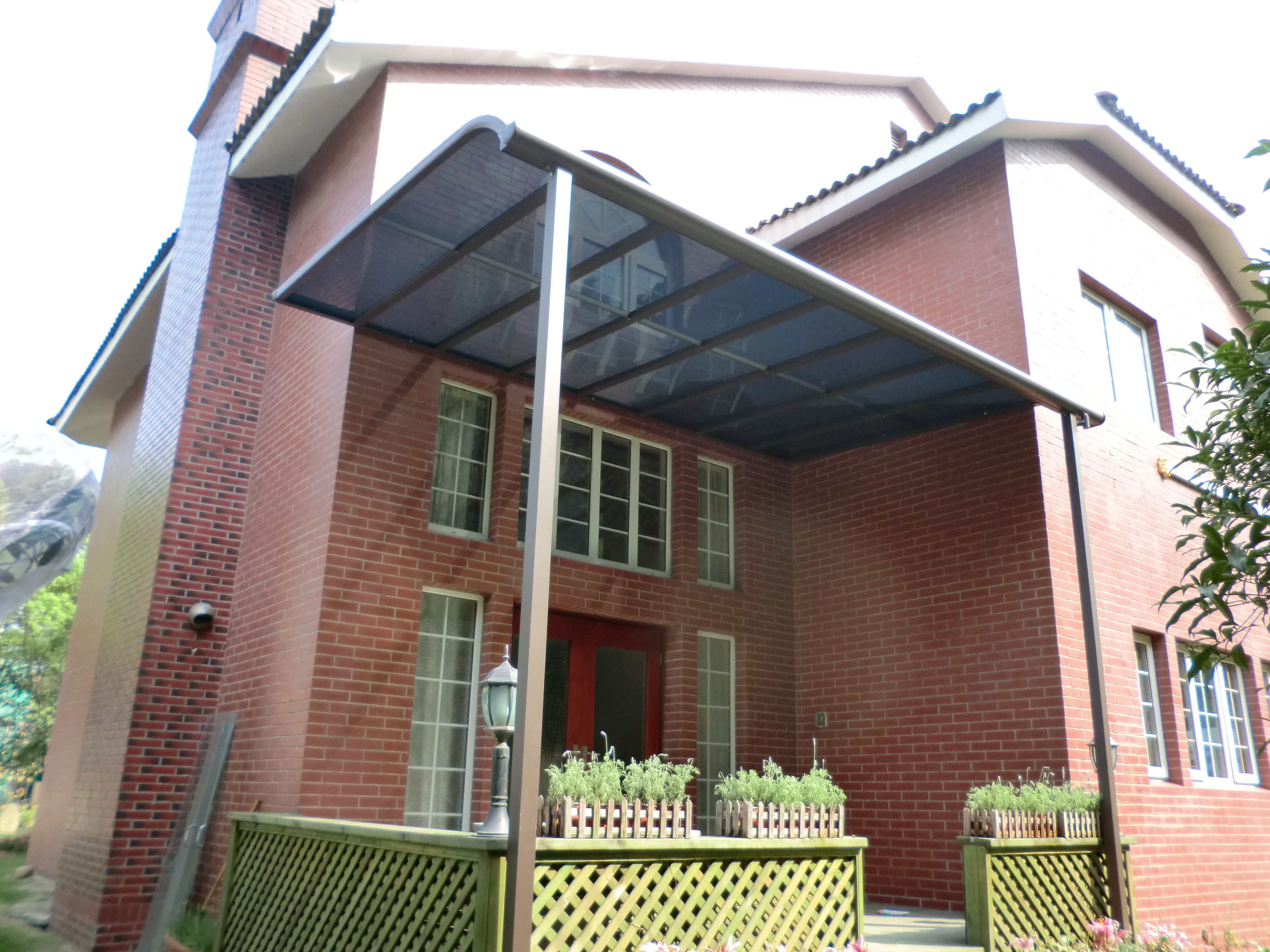 做雨棚用什么材料好？哪種雨棚是靜音的？看完你就知道