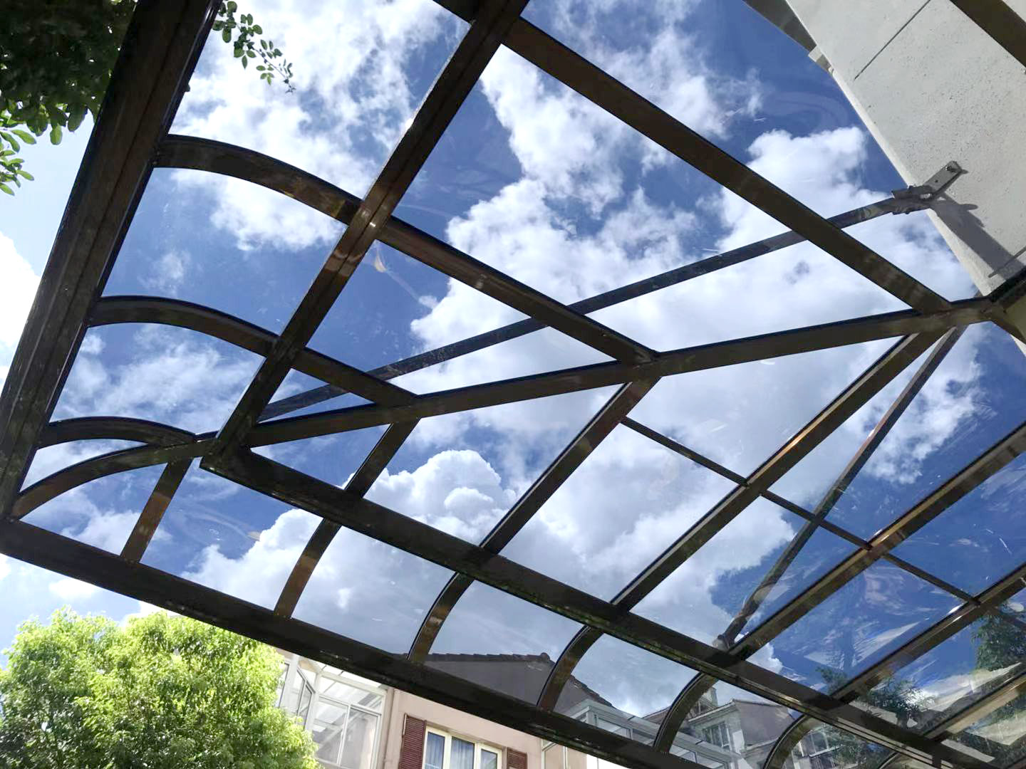 露臺后悔封玻璃頂了,現(xiàn)在才知道這種方法好多少倍！