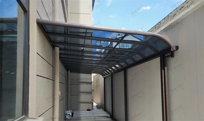 雨棚廠家哪一家實力強？定制鋁合金雨棚要注意什么？