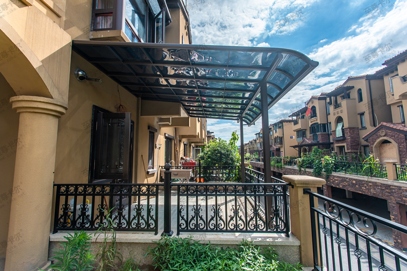 露天陽臺搭棚用什么材料好，看看這些露天陽臺搭棚圖片就知道了?