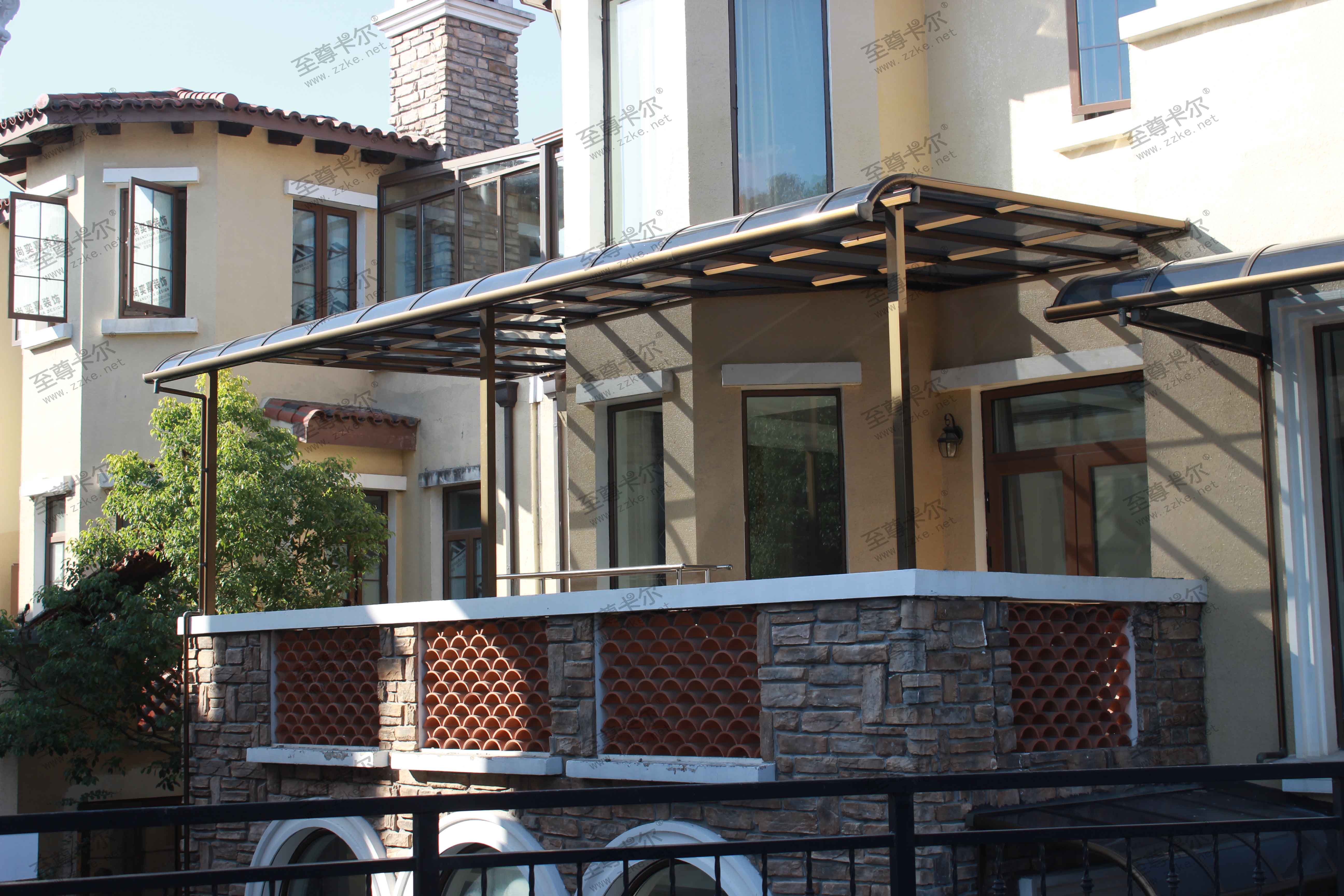 2020年你還在用膜結構遮陽雨棚？過時的膜結構雨棚已被淘汰