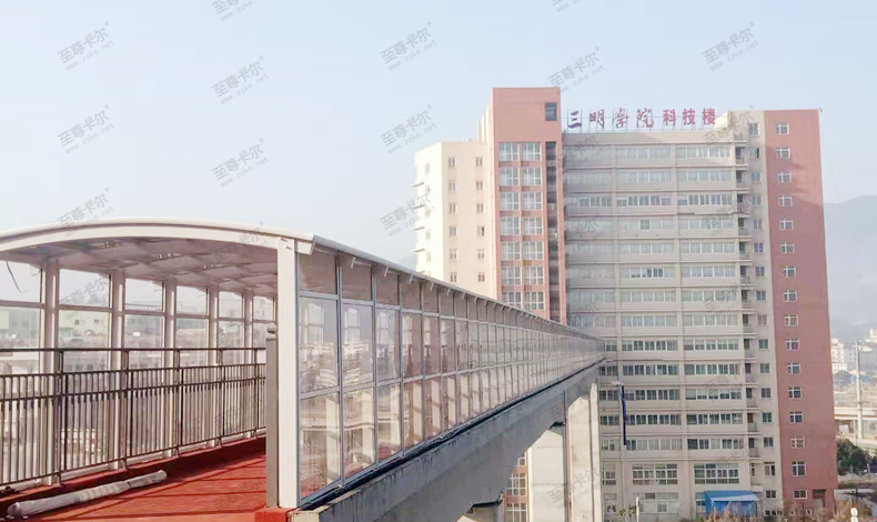 走廊雨棚一定要這么做，實用安全更美觀