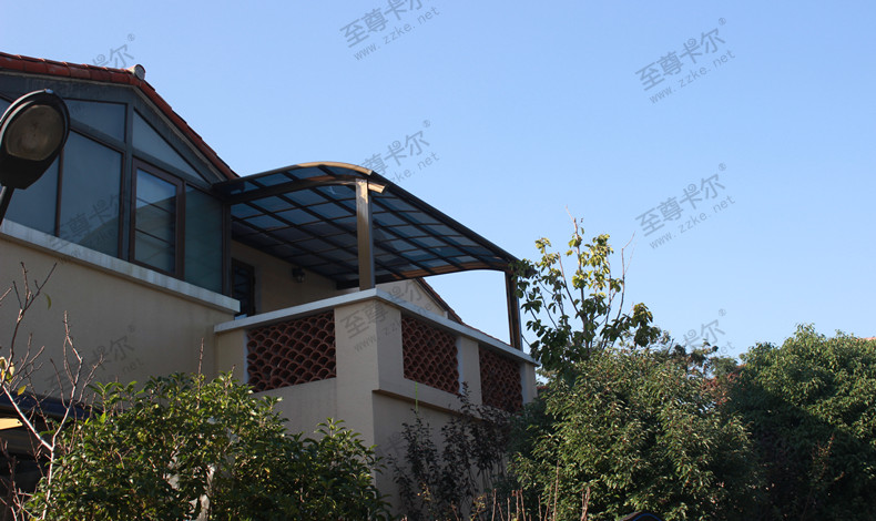 還不知道陽臺搭雨棚多少錢？雨棚廠家來解答雨棚價格！