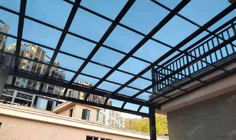 頂樓露臺(tái)想要大氣，耐力板雨棚給足你面子！