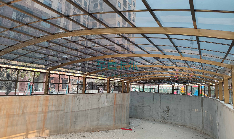 要做地下車庫出入口雨棚，來參考下湖北大冶一小區(qū)完工的案例吧