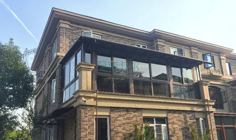 新設計改造，不用水泥不用磚，露臺建出一個充滿陽光的房間