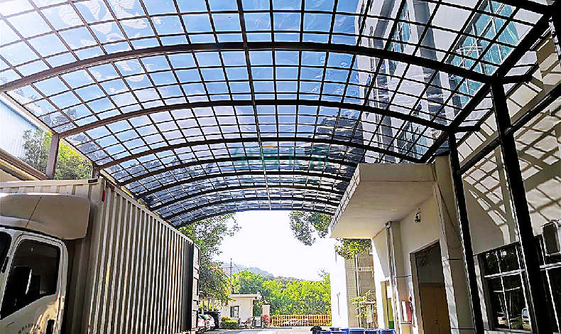 陽光雨棚建議裝這種材質，高透光，不易碎，能用20年