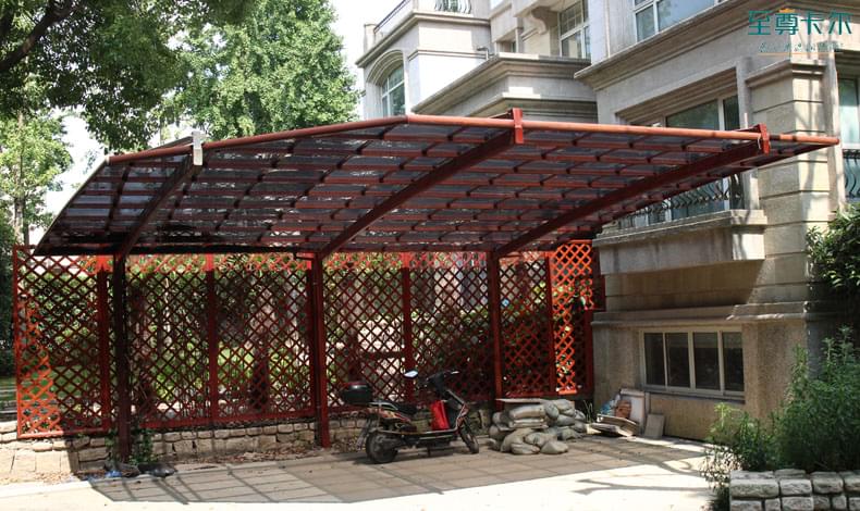 小區(qū)搭建車棚選什么材質(zhì)好？