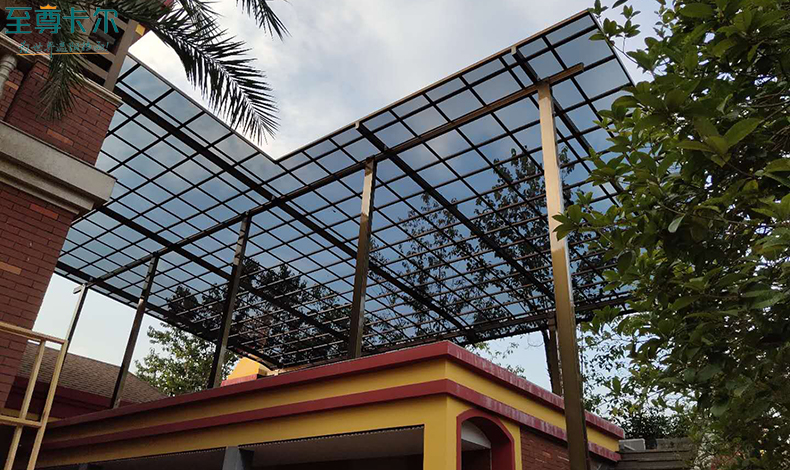 屋頂雨棚用什么材料好？重慶耐力板雨棚廠家？