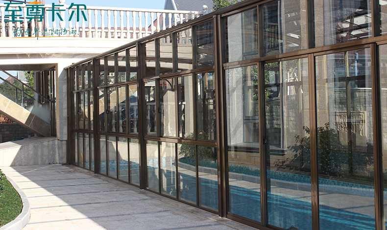 私家別墅建個游泳池棚？室外泳池棚用什么材質(zhì)好？