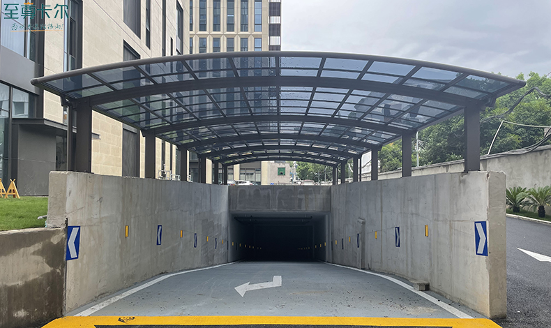 地下車庫雨棚廠家？停車場出入口雨棚？